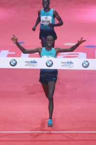 Kenyans Vincent Kipruto – zwycięzca 32. BMW Frankfurt Marathon (2:06:15)