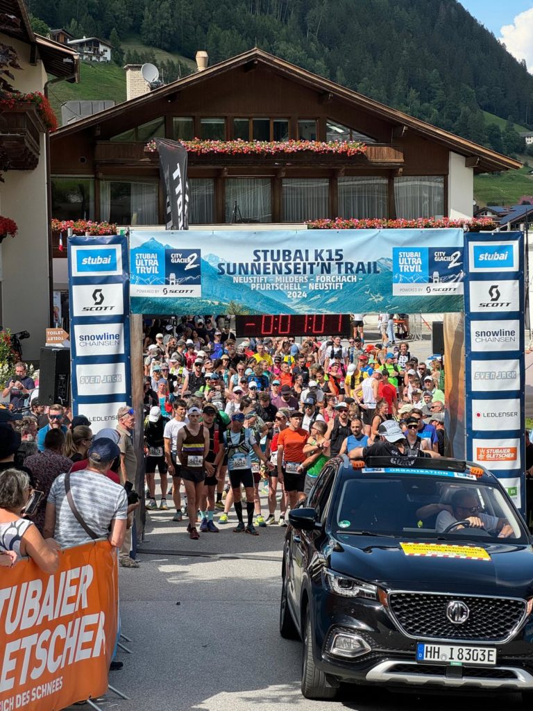 Start K15 Sunneneit’n, czyli 15 km w ramach Stubai Ultra Trail / fot. Runandtravel.pl