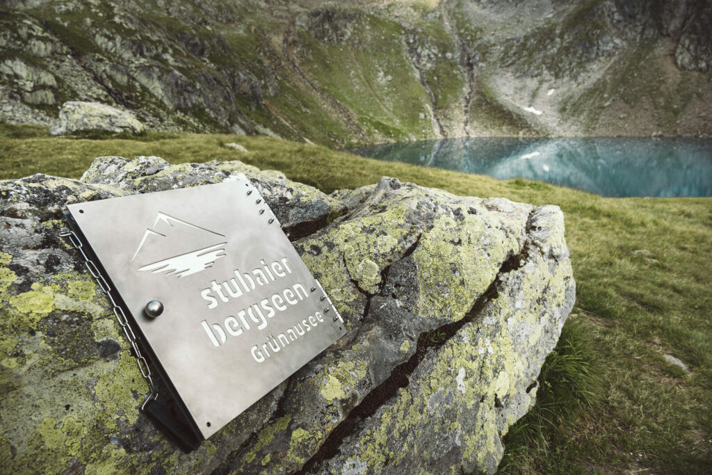 jezioro Grünausee w dolinie Stubai