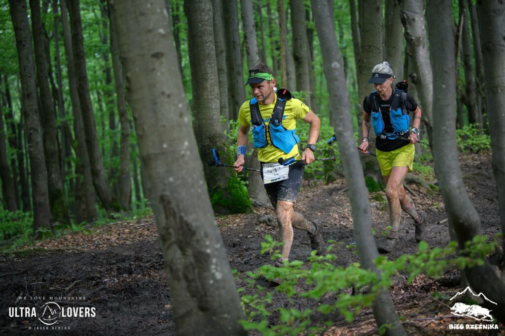 Katarzyna Zych i Piotr Hyży na trasie Rzeźnika _ fot _ Jacek Deneka _ Ultralovers