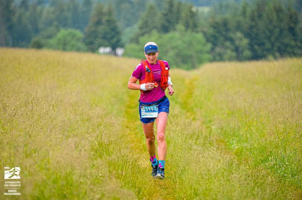 Katarzyna Zych na trasie Supermaratonu Gór Stołowych _ fot. Andrzej Wojciechowski