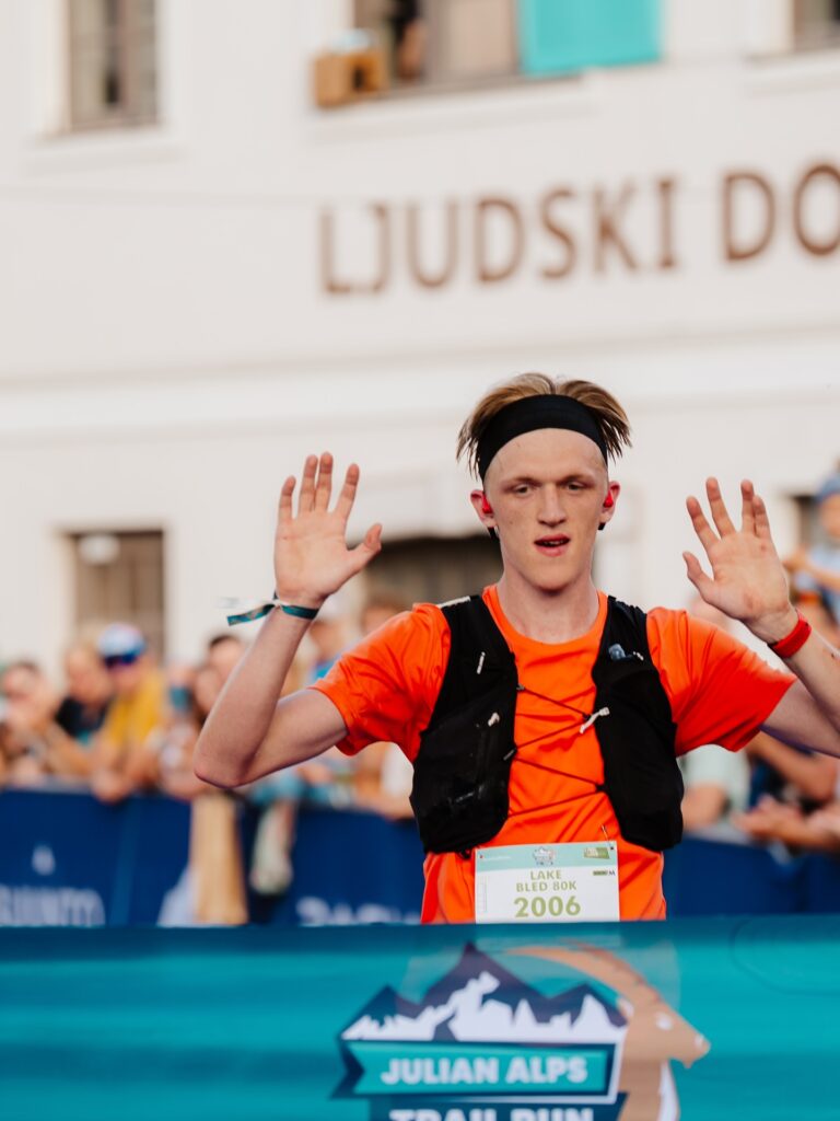 Karol Sioła na mecie Julian Alps Trail Run _ fot. Žiga Koren & Nejc Suhadolnik