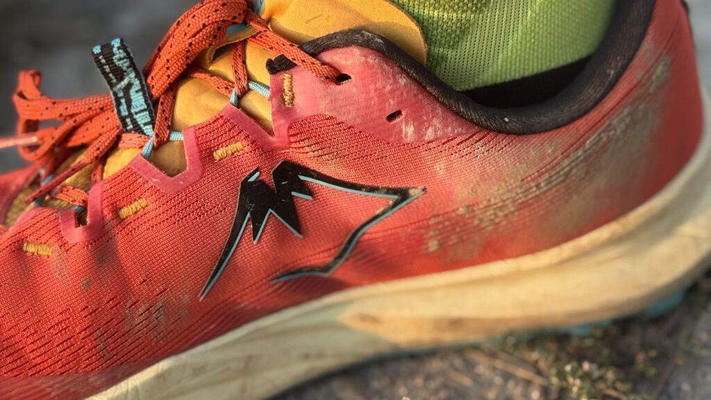 ASICS Fuji Lite 6 _ fot. Runandtravel.pl