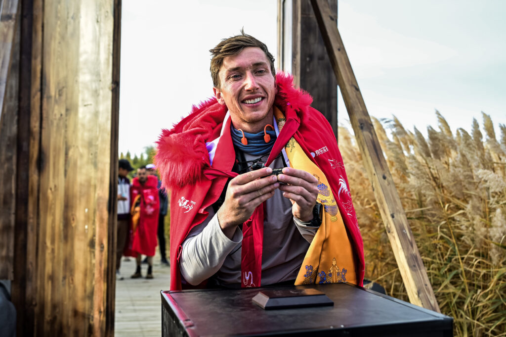Aaron Kubala na mecie Ultra Gobi 400 _ fot. materiały organizatora