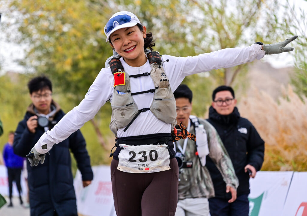 Zheng Junyu na trasie Ultra Gobi 400 _ fot. materiały organizatora