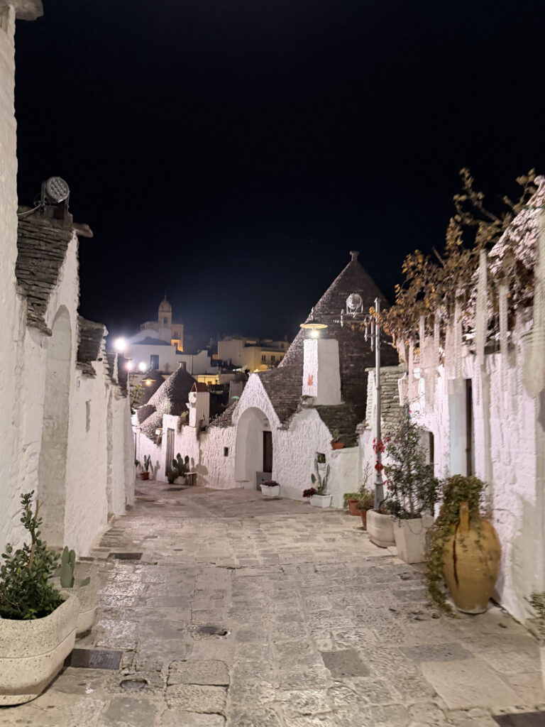Domki trulli w Alberobello _ fot Mateusz Lipiński